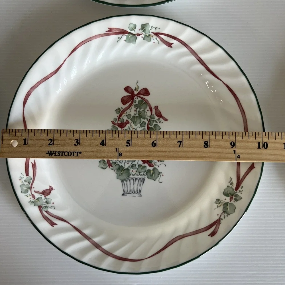 Set of 8 Corelle Callaway Holiday Christmas 10 1/4